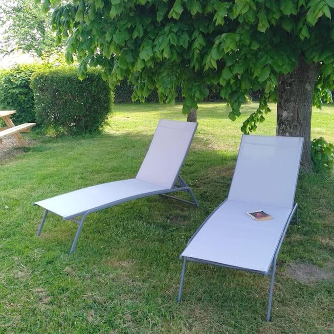 Grande Maison De Plain Pied Avec Jardin Arbore. Champignelles Exteriér fotografie