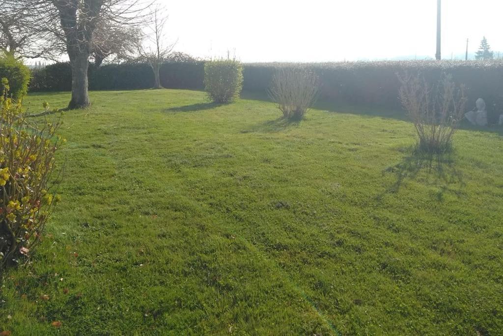 Grande Maison De Plain Pied Avec Jardin Arbore. Champignelles Exteriér fotografie