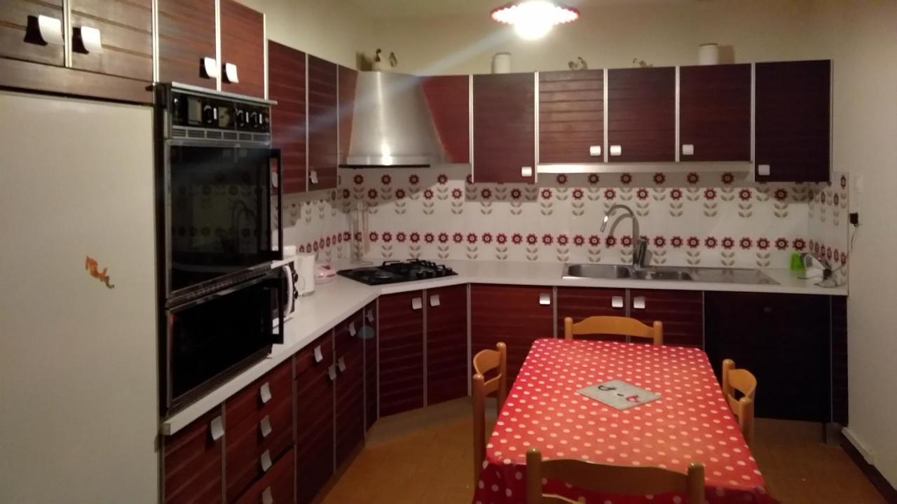 Grande Maison De Plain Pied Avec Jardin Arbore. Champignelles Exteriér fotografie