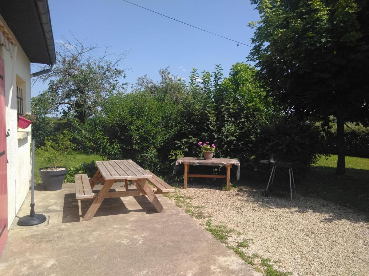 Grande Maison De Plain Pied Avec Jardin Arbore. Champignelles Exteriér fotografie
